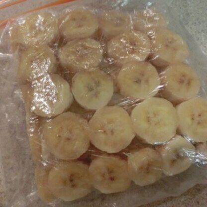 安売りで買いすぎたバナナ、冷凍保存で救済されました。
ありがとうございます！